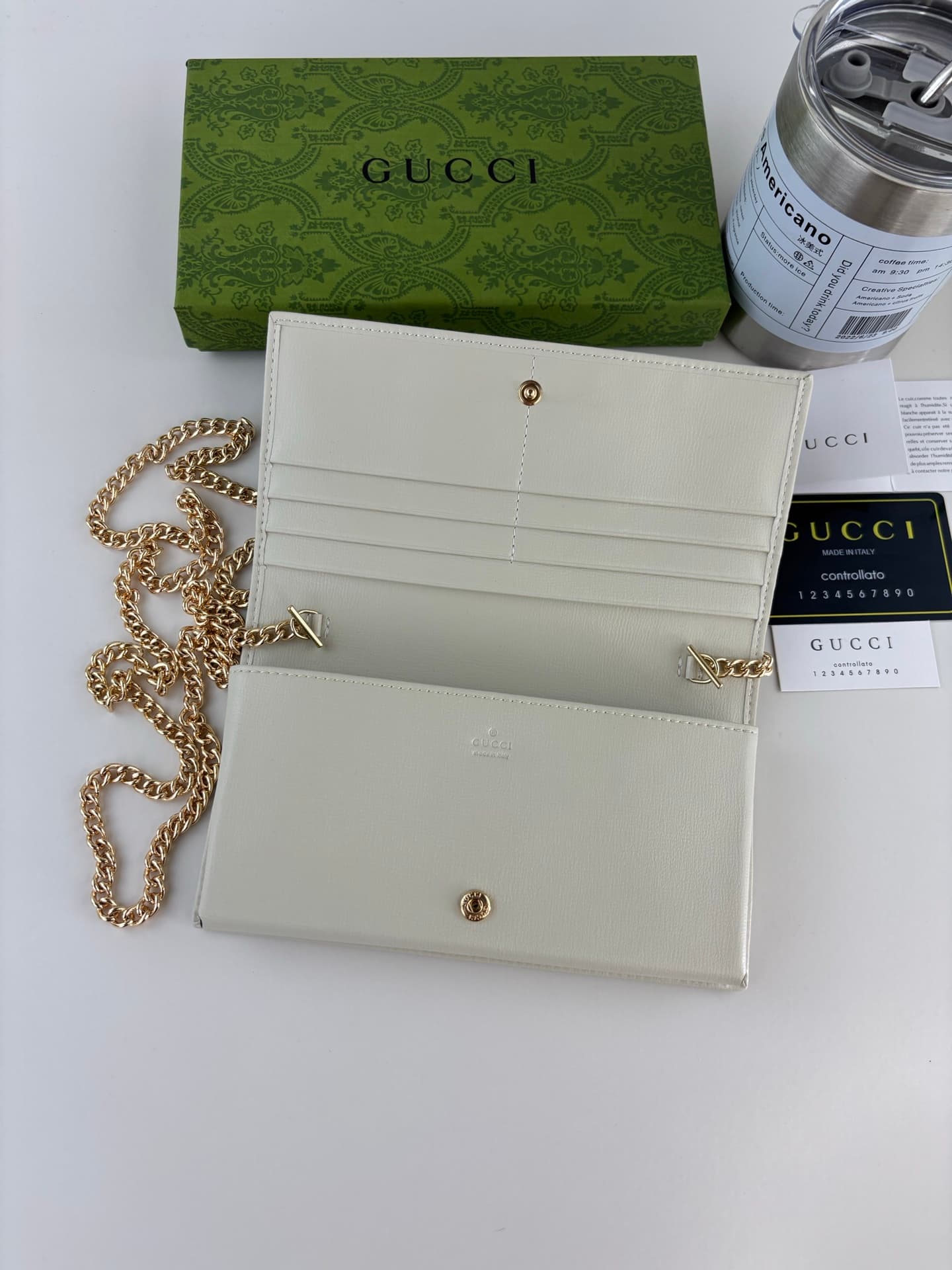 Gucci White Wallet 621892