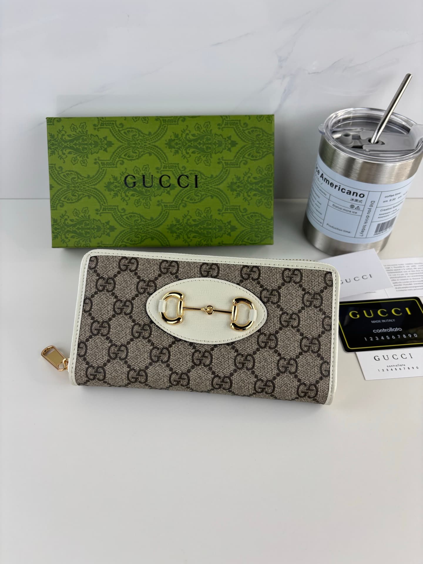 Gucci White Wallet 621889
