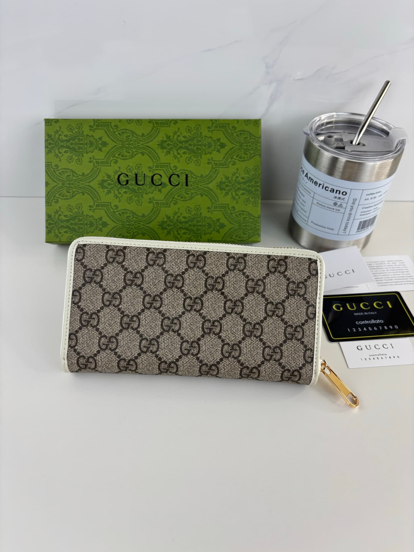 Gucci White Wallet 621889