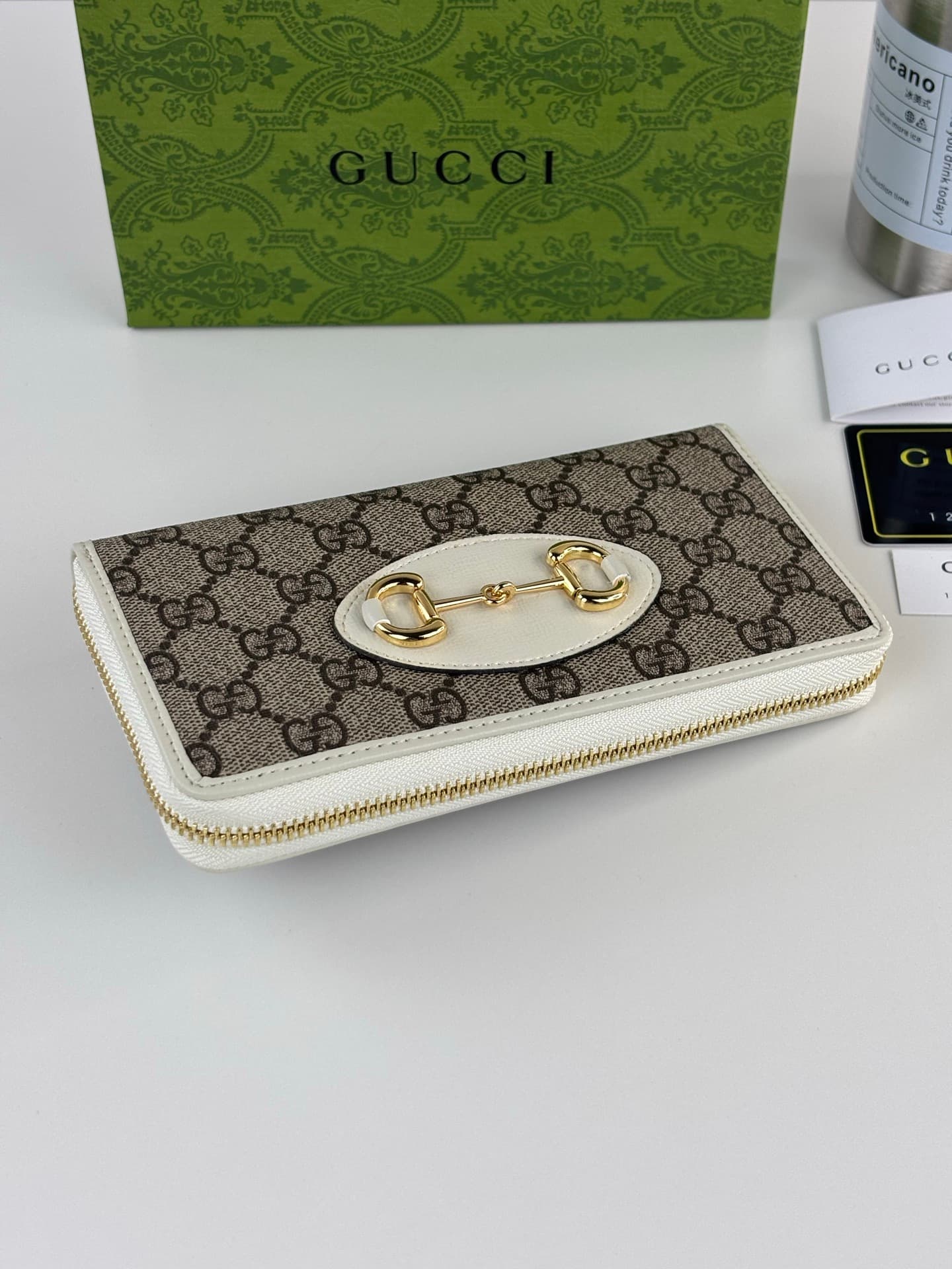 Gucci White Wallet 621889