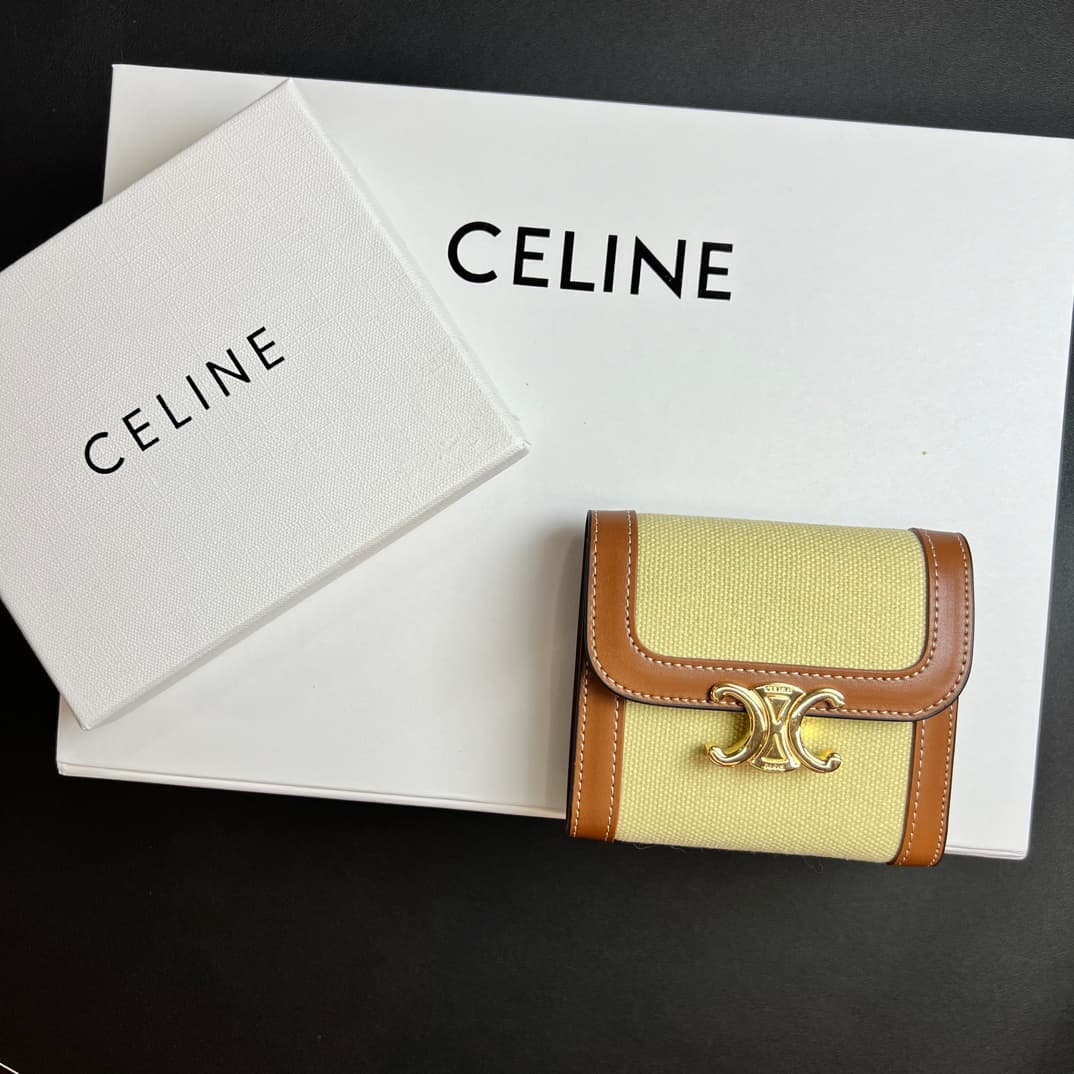 Celine White Wallet w10