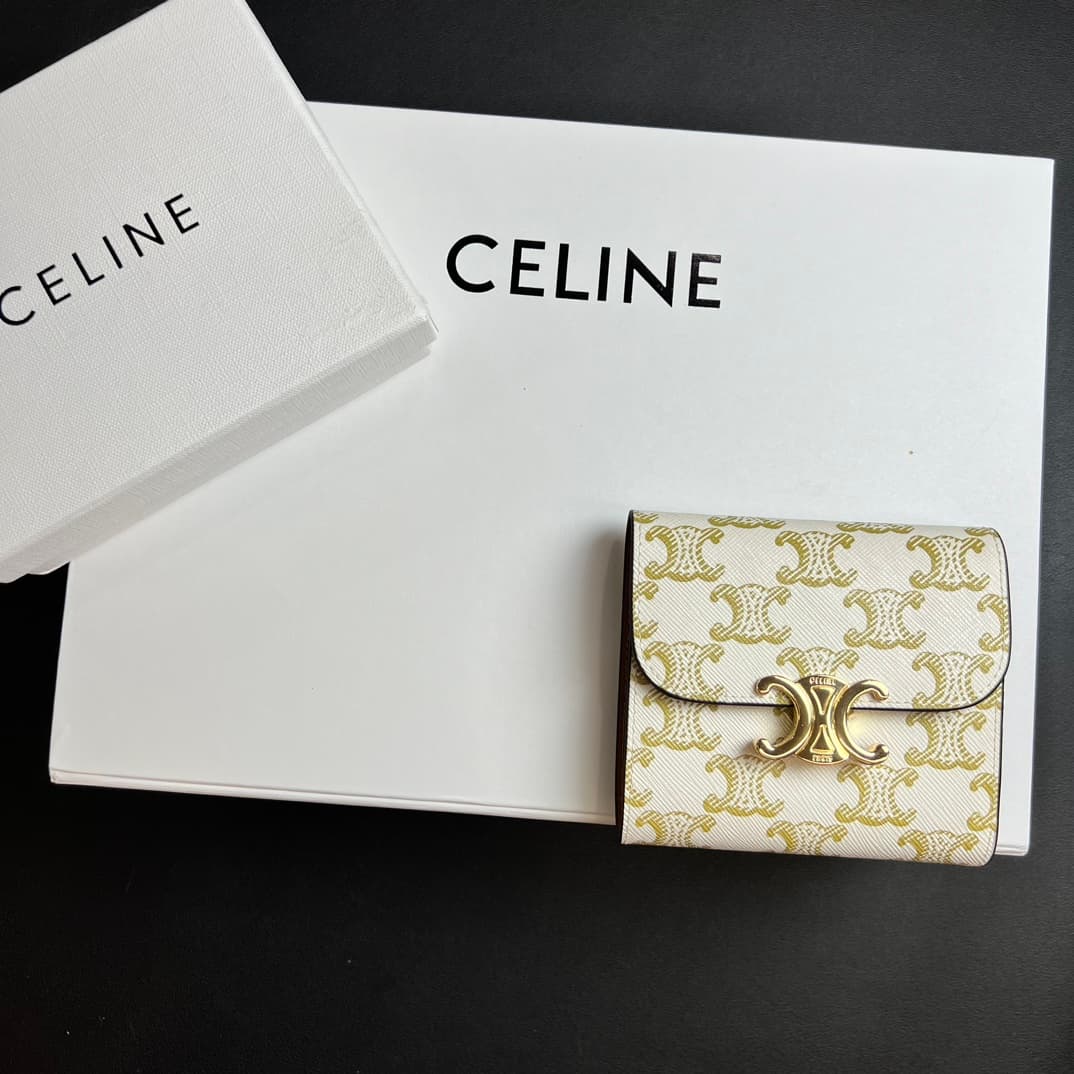 Celine White Wallet w10