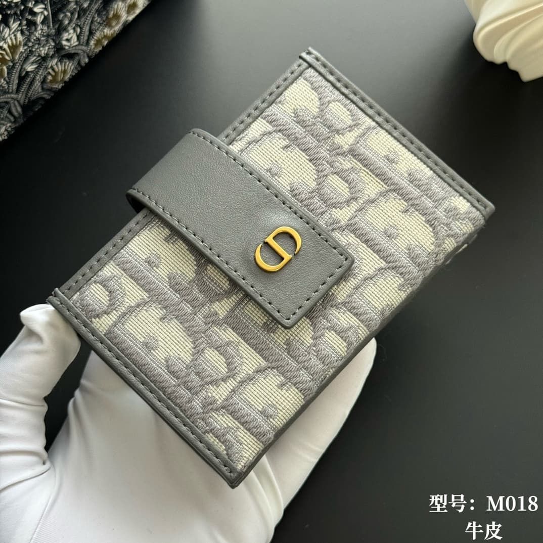 Dior Blue Product S2058