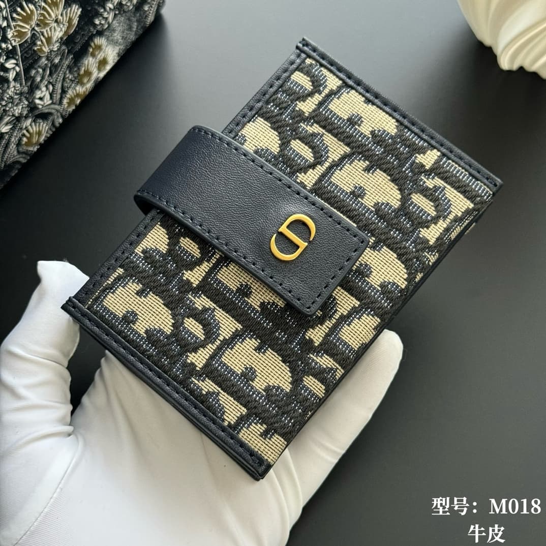 Dior Blue Product S2058