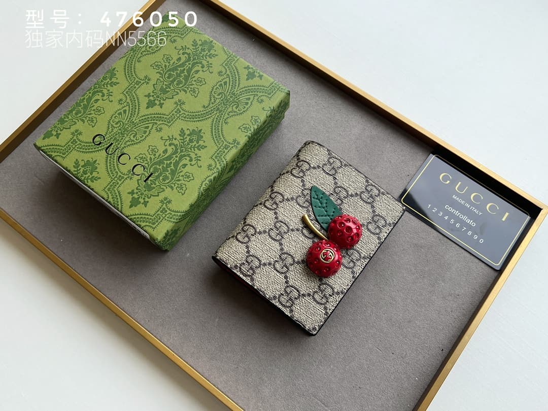 Gucci Red Accessory 476050