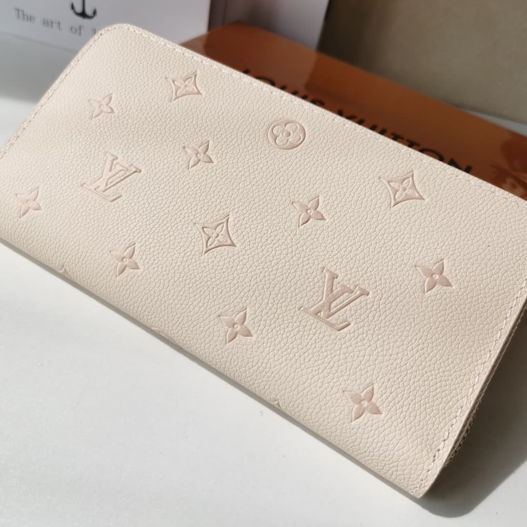 Louis Vuitton Wallet M13644
