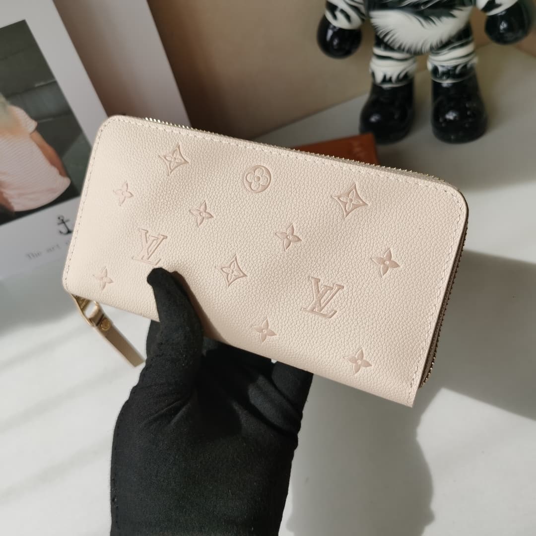 Louis Vuitton Wallet M13644