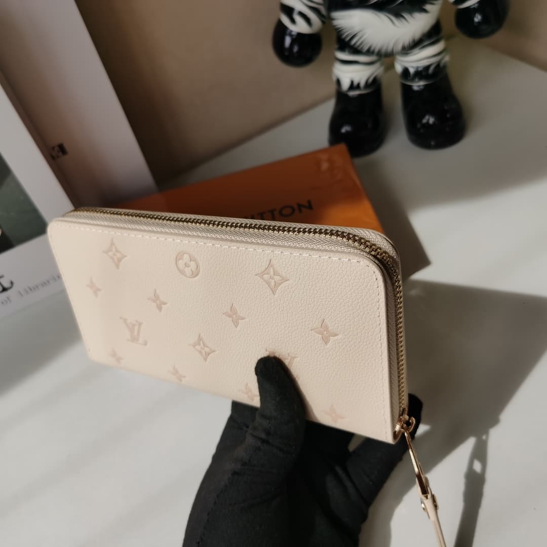 Louis Vuitton Wallet M13644