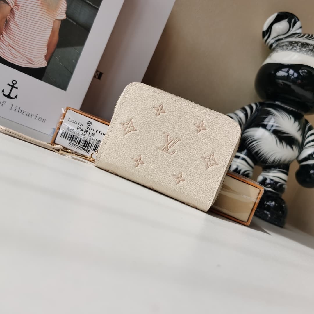 Louis Vuitton Accessory M14563