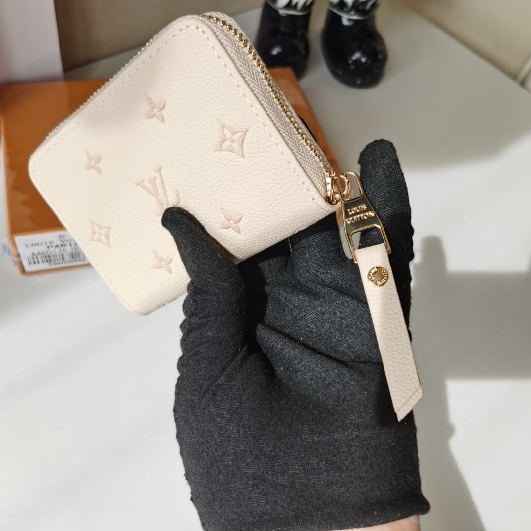 Louis Vuitton Product M14563