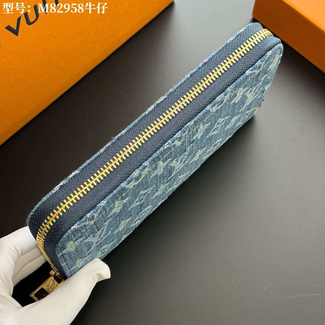 Louis Vuitton Blue Wallet M82958