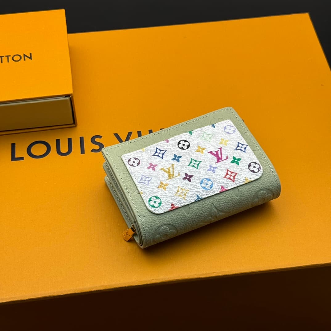 Louis Vuitton Green Wallet M13619
