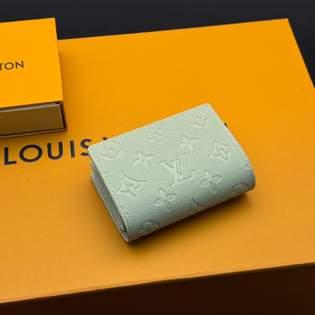 Louis Vuitton Green Wallet M13619
