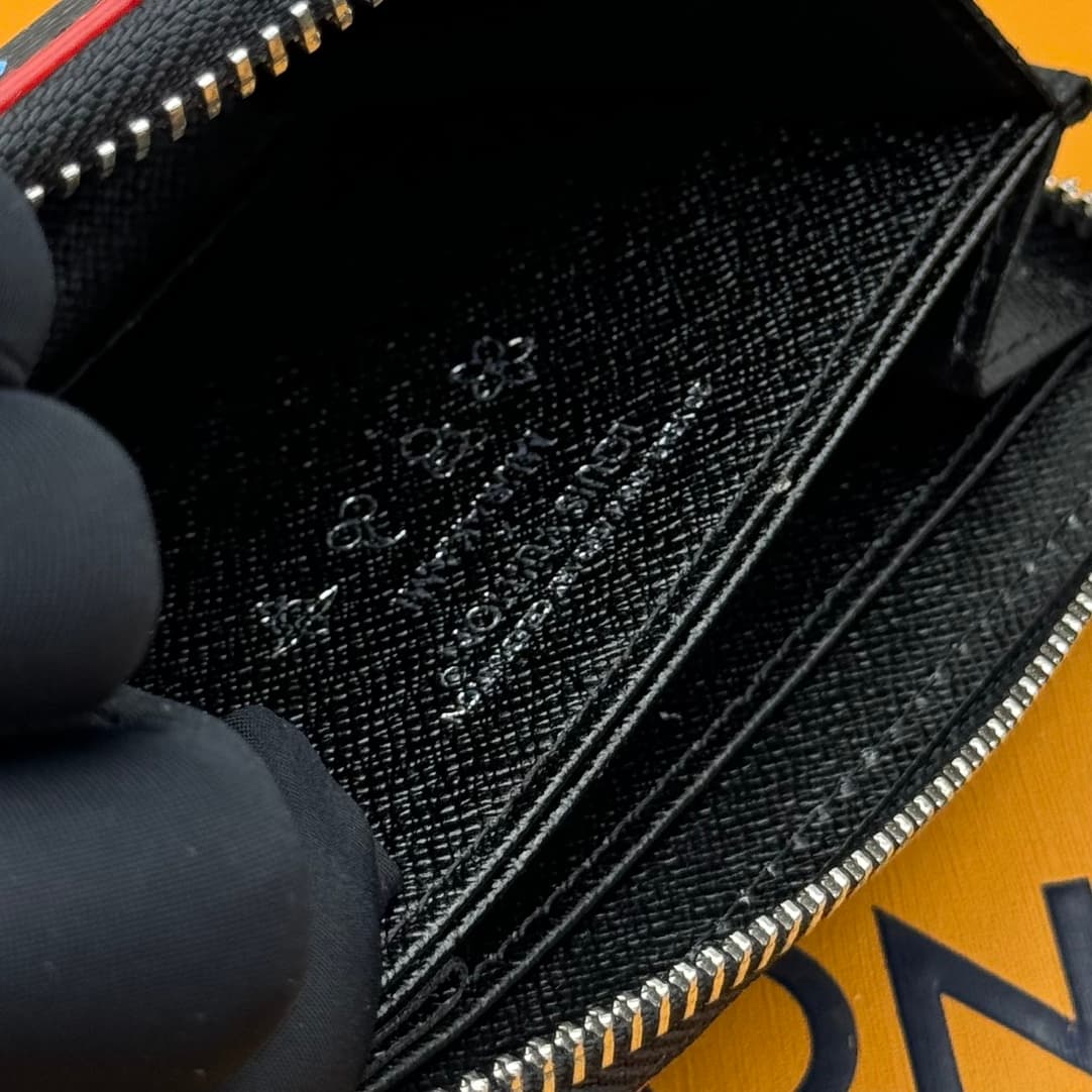 Louis Vuitton Black Wallet M13409
