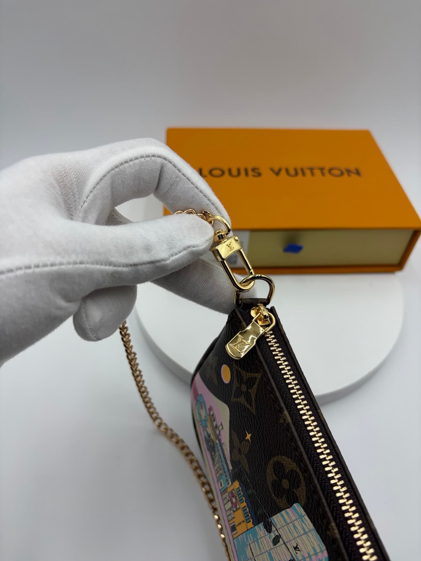 Louis Vuitton Mini Pouch M80501