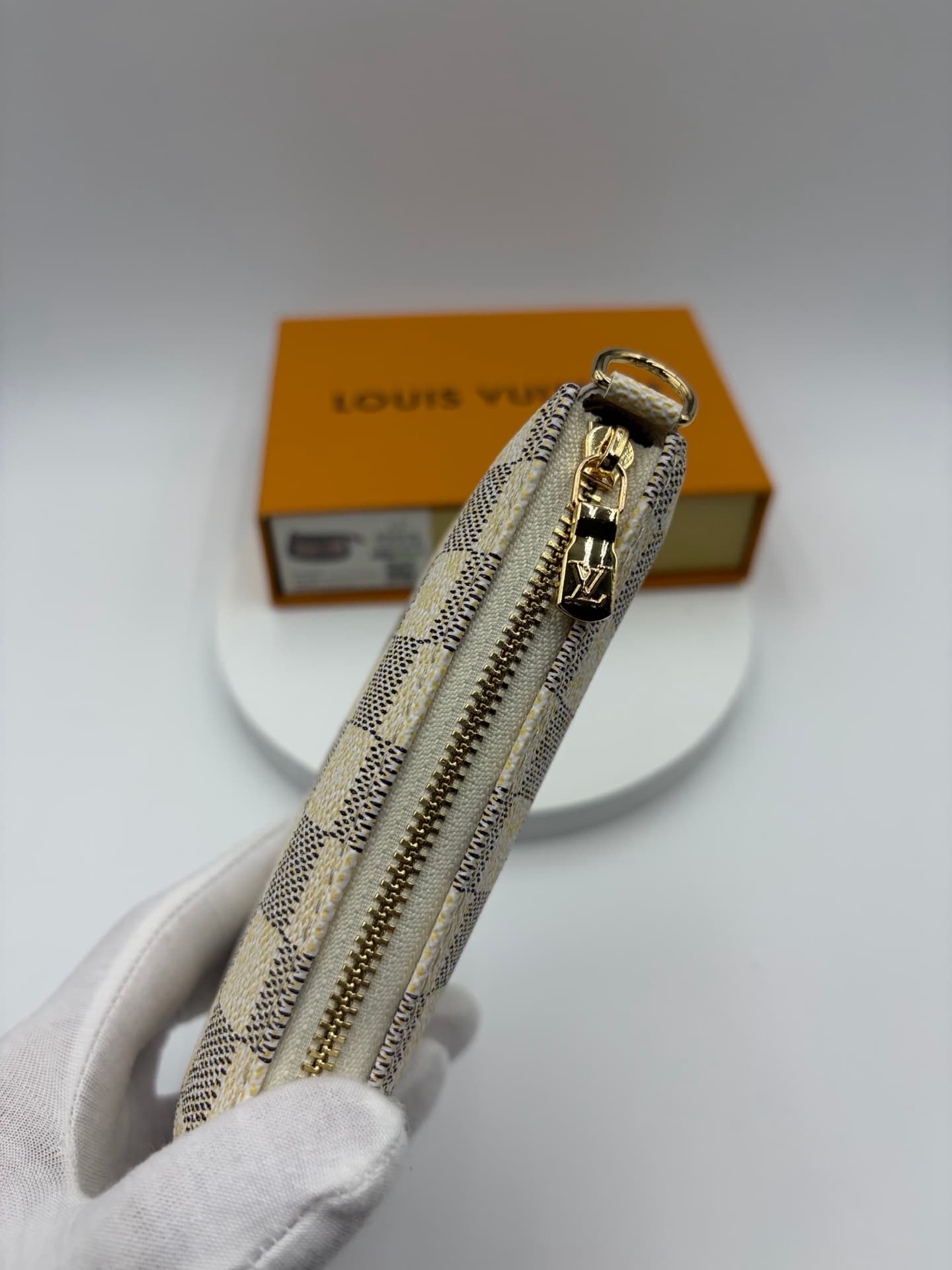 Louis Vuitton Mini Pouch M80501