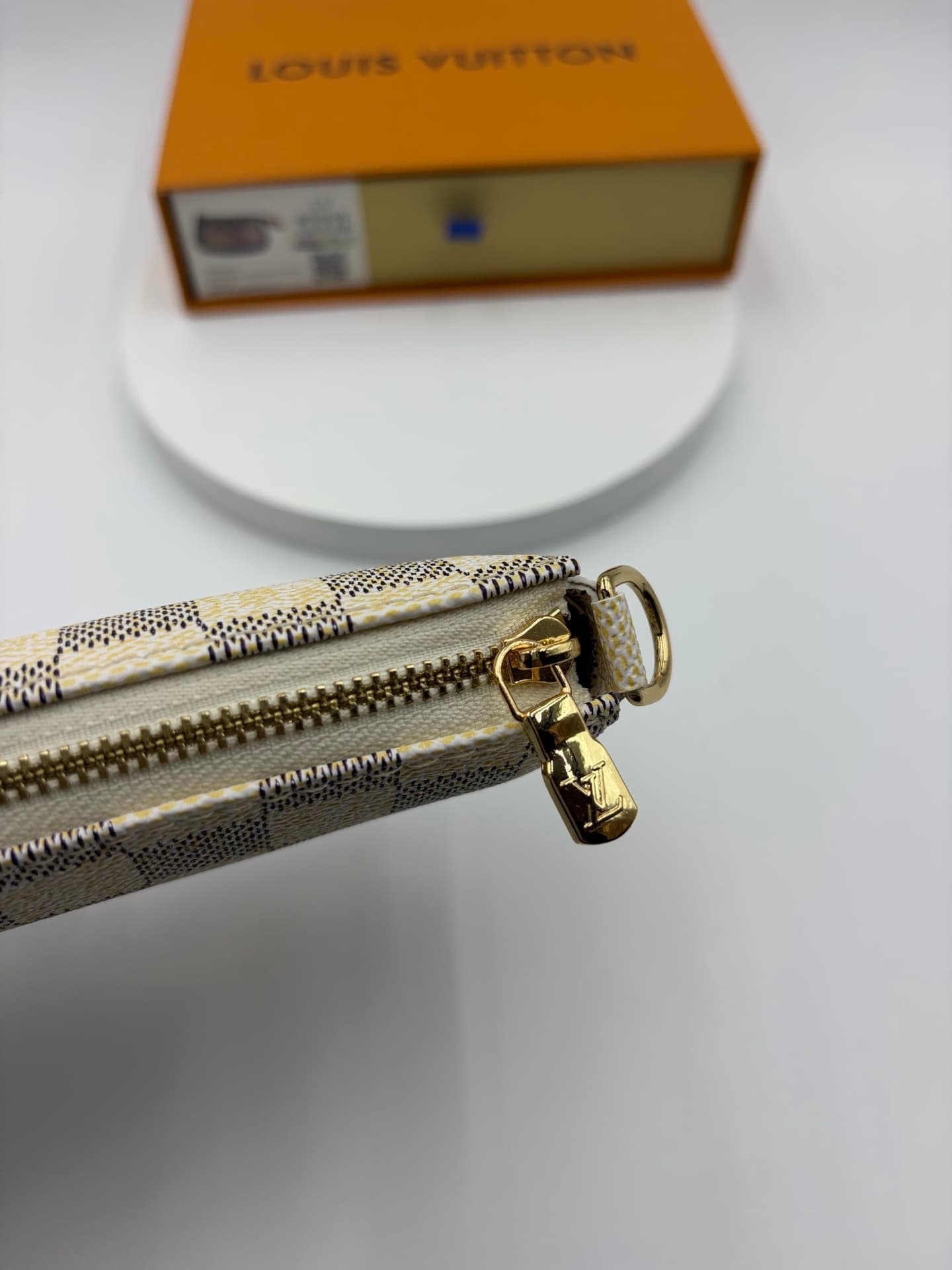 Louis Vuitton Mini Pouch M80501