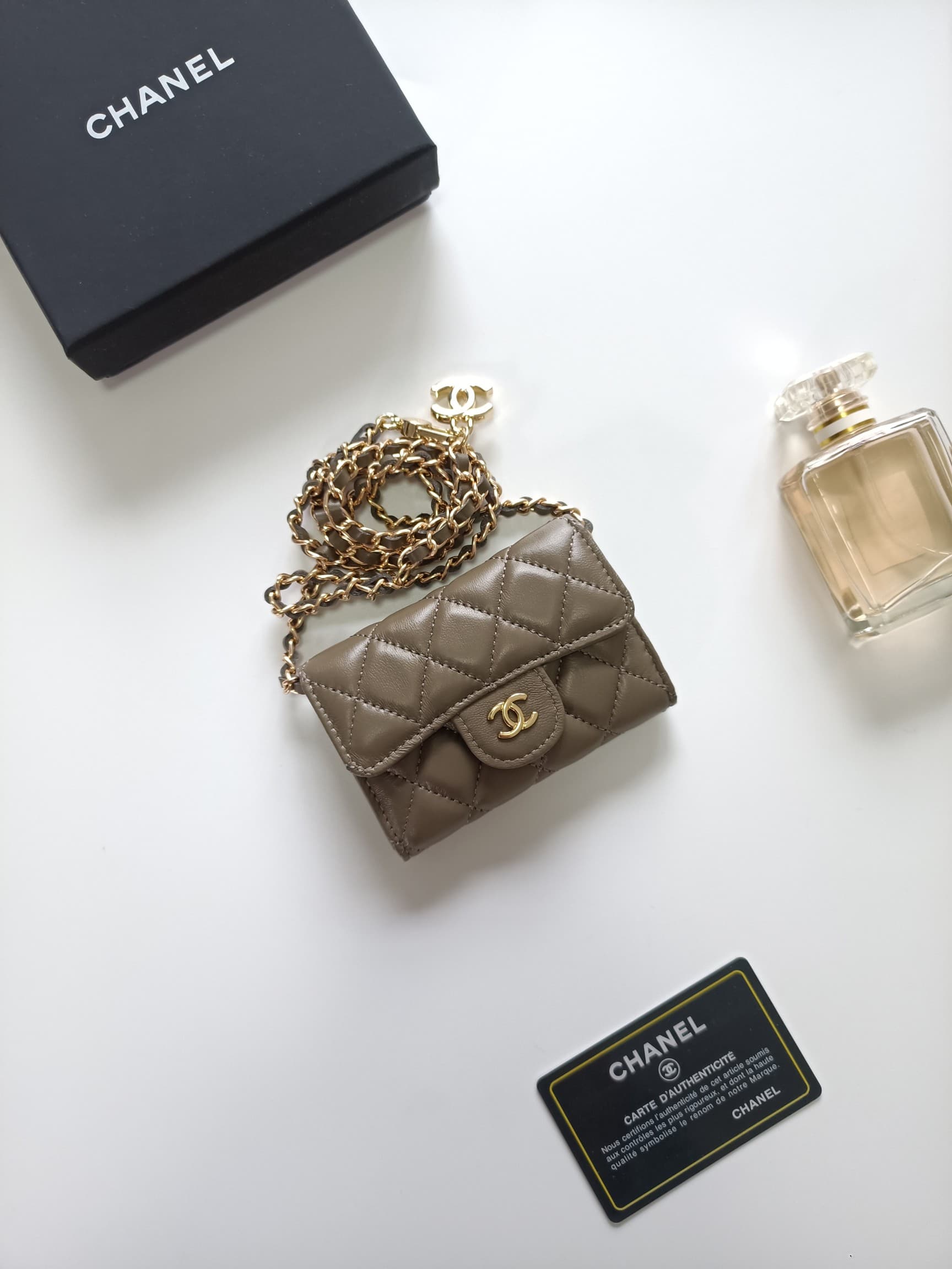 Chanel Wallet A8937