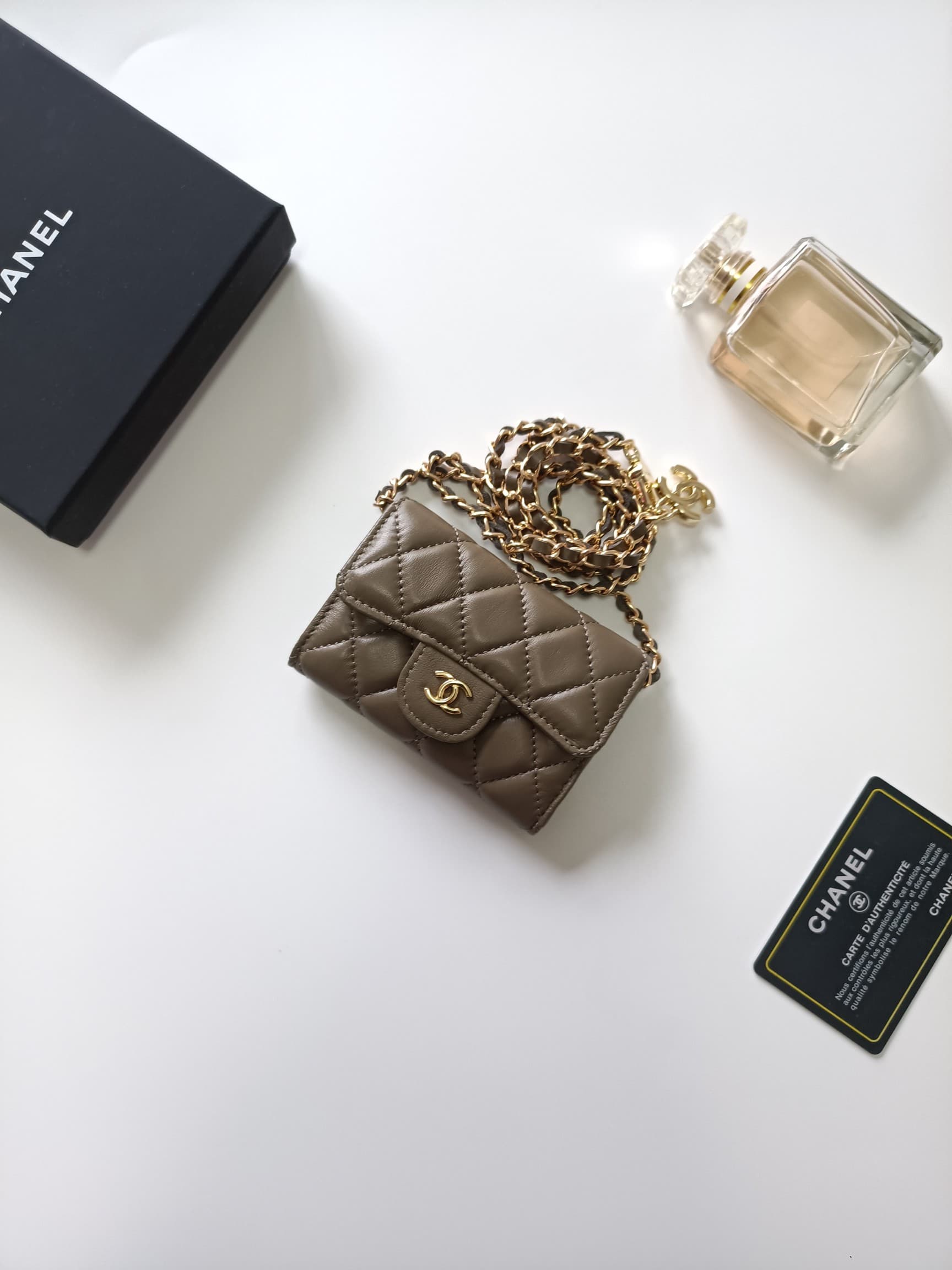 Chanel Wallet A8937