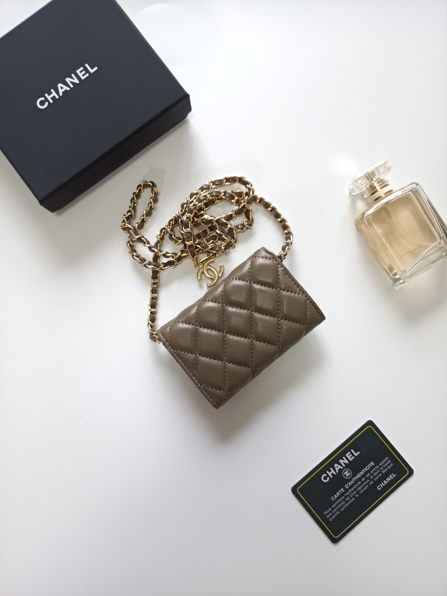 Chanel Wallet A8937
