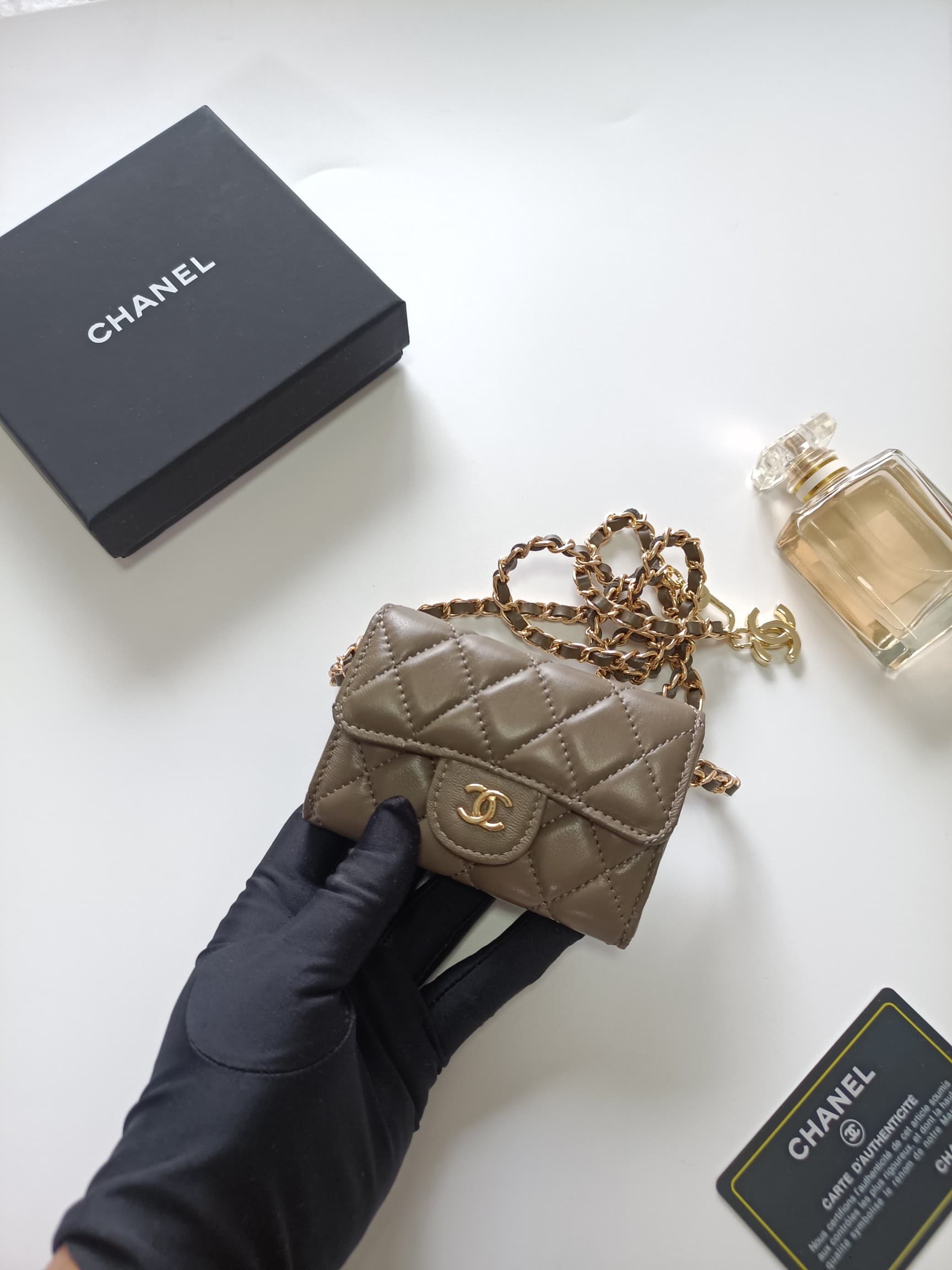 Chanel Wallet A8937