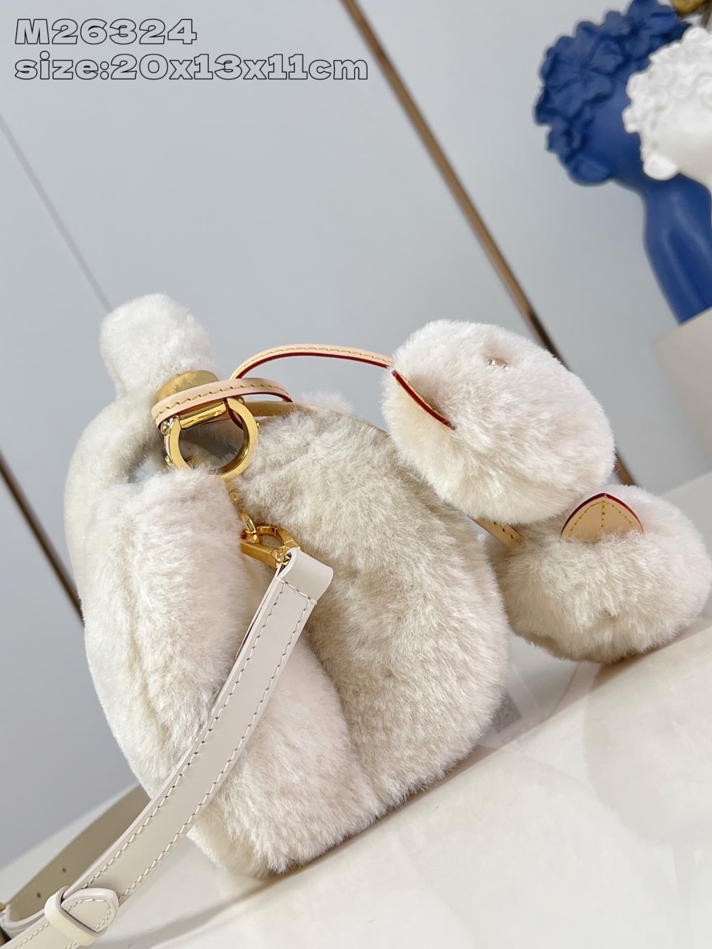 Louis Vuitton Bag M26324