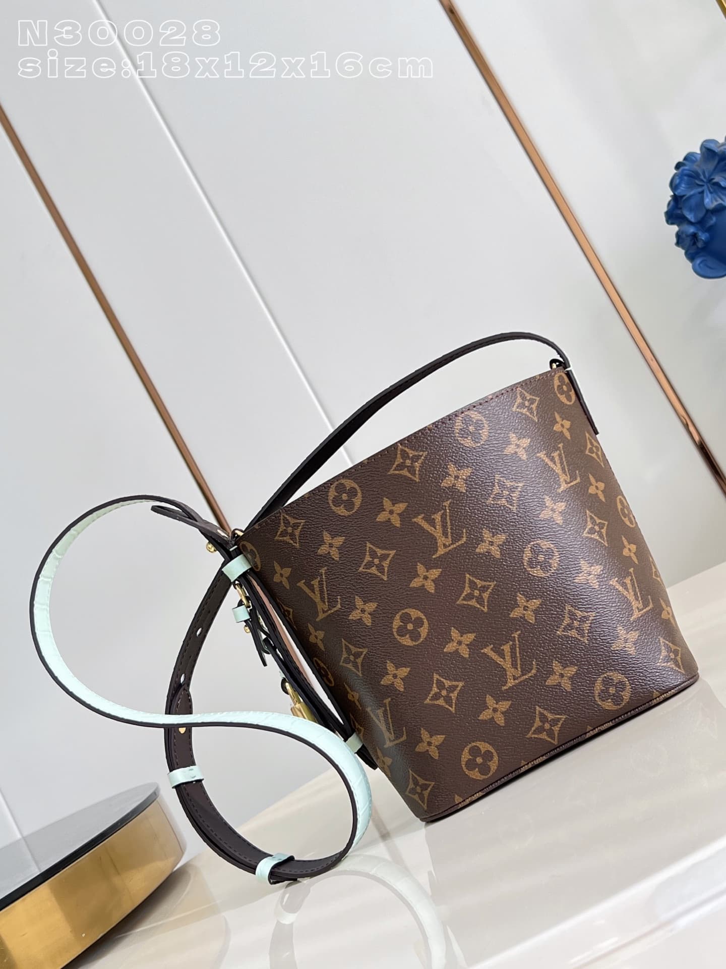 Louis Vuitton Gold Bag N30028
