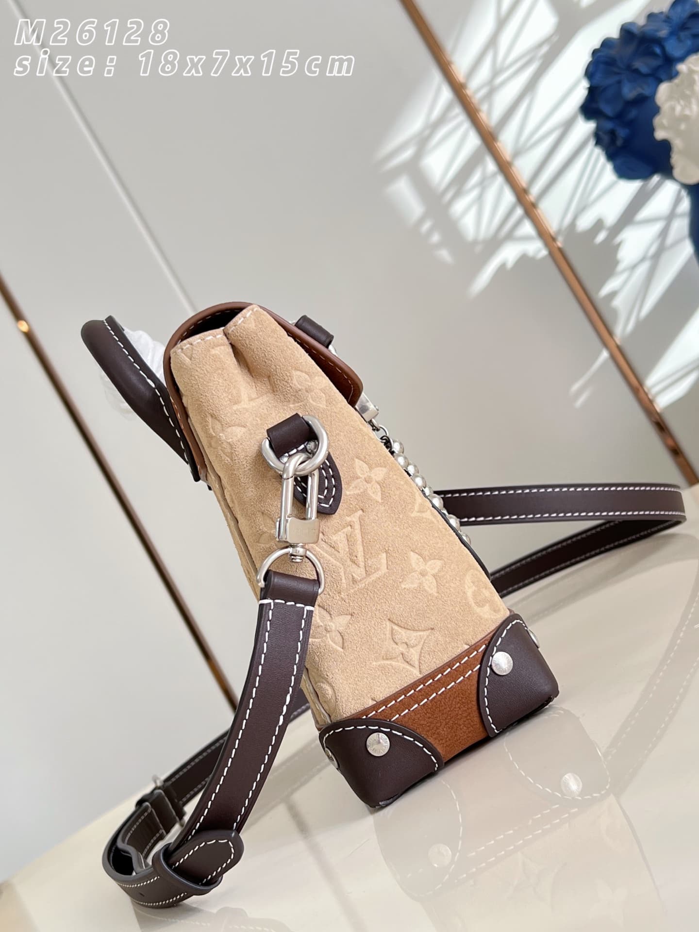 Louis Vuitton Bag M26128