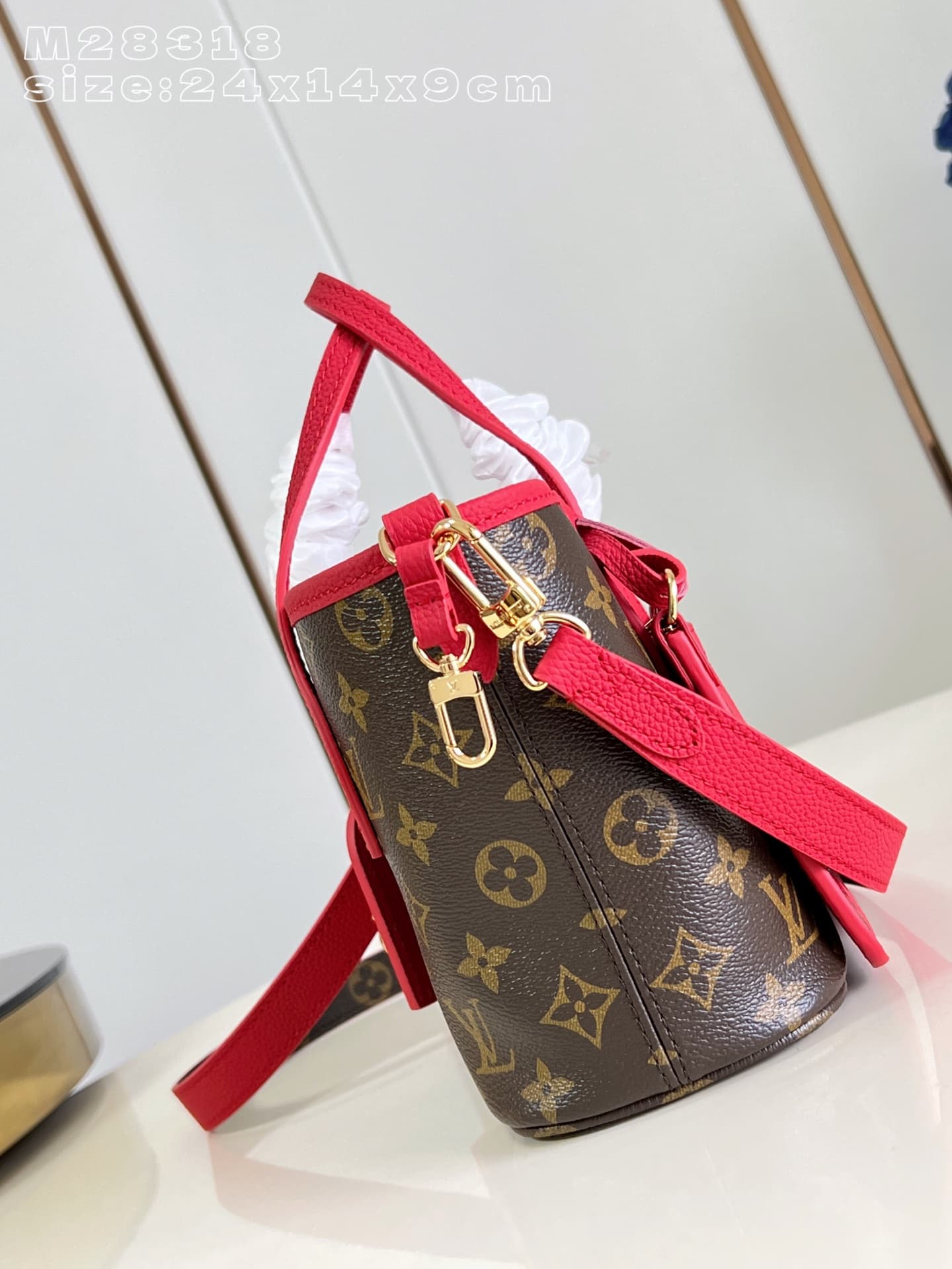 Louis Vuitton Crossbody Bag M28318