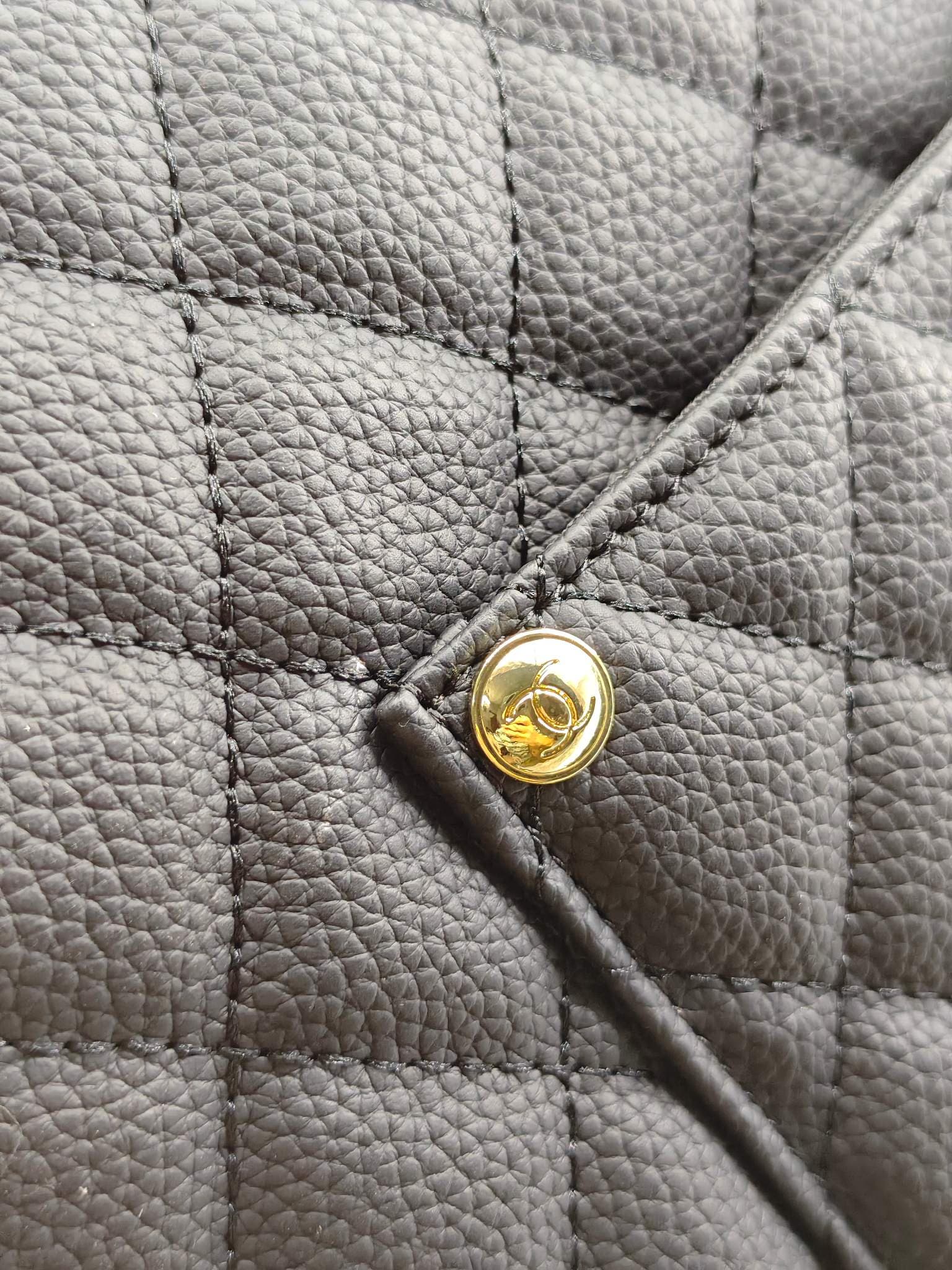 Chanel Large Bag 6008