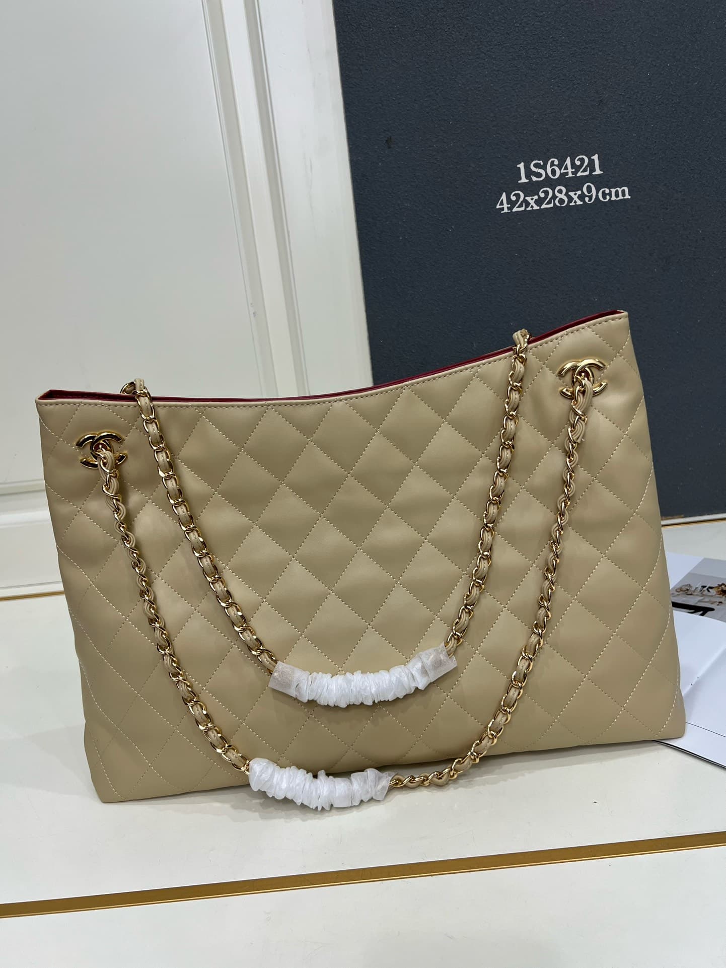 Chanel Gold Accessory 1S6421
