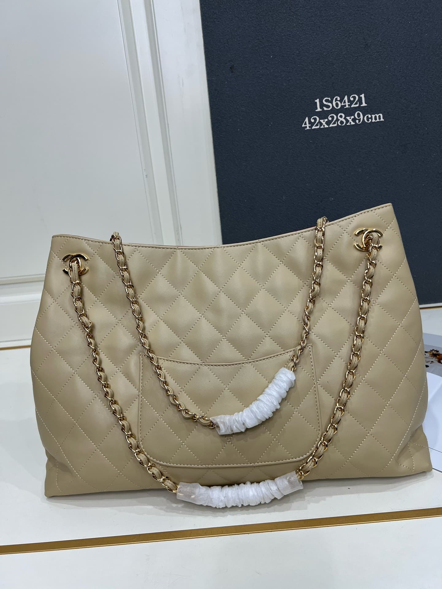 Chanel Gold Product 1S6421