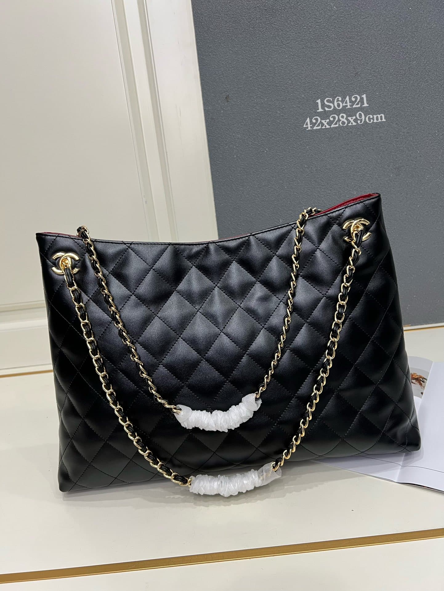Chanel Gold Accessory 1S6421