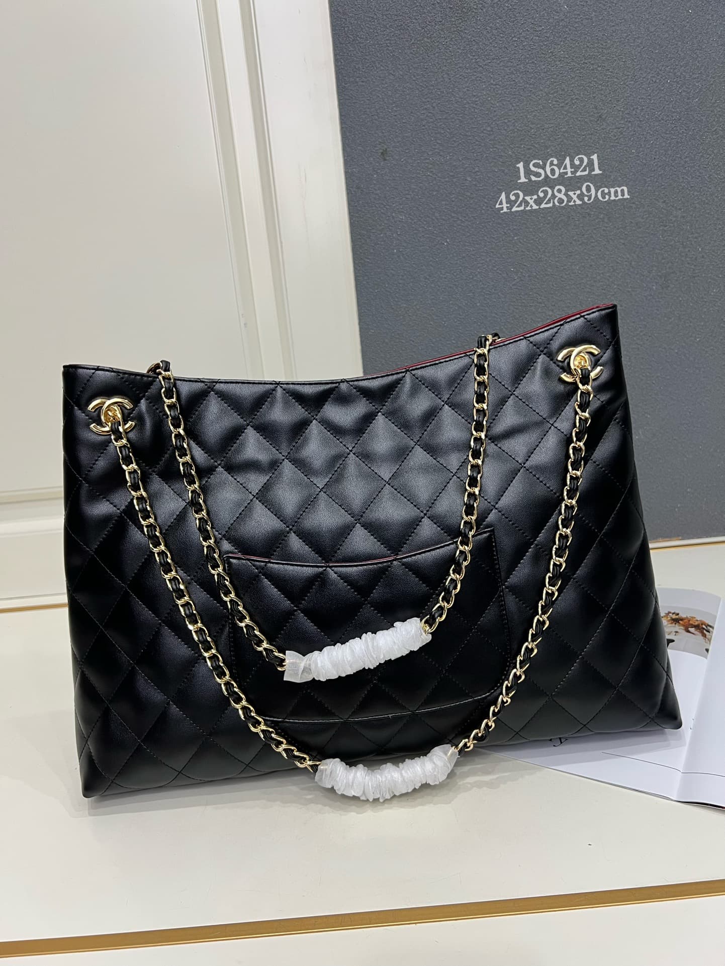 Chanel Gold Product 1S6421