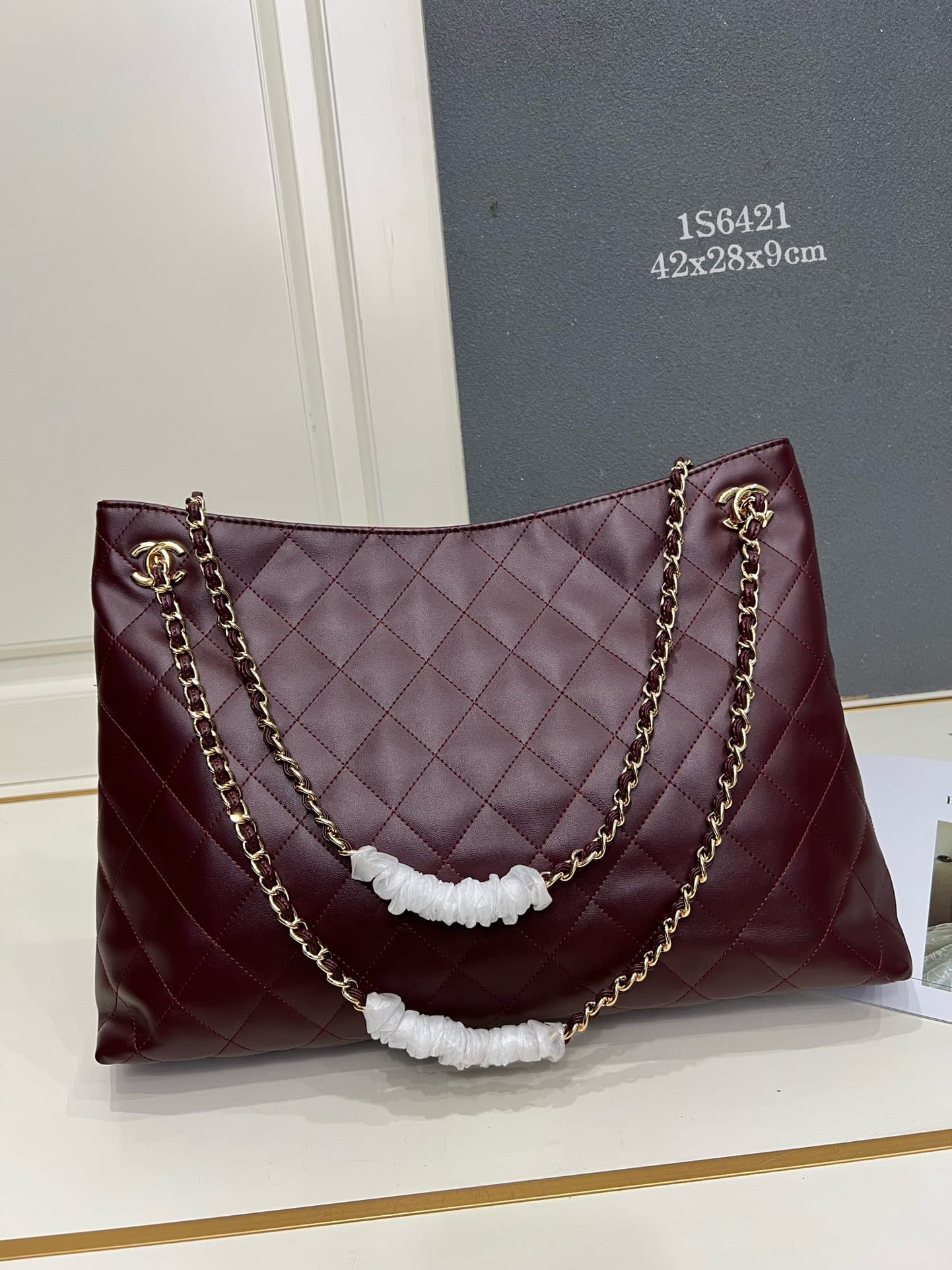 Chanel Gold Accessory 1S6421