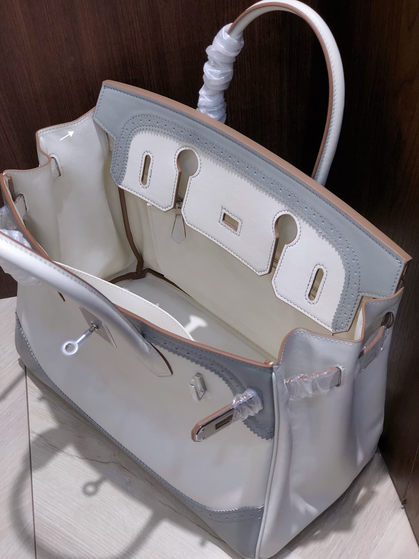 Hermes White Product