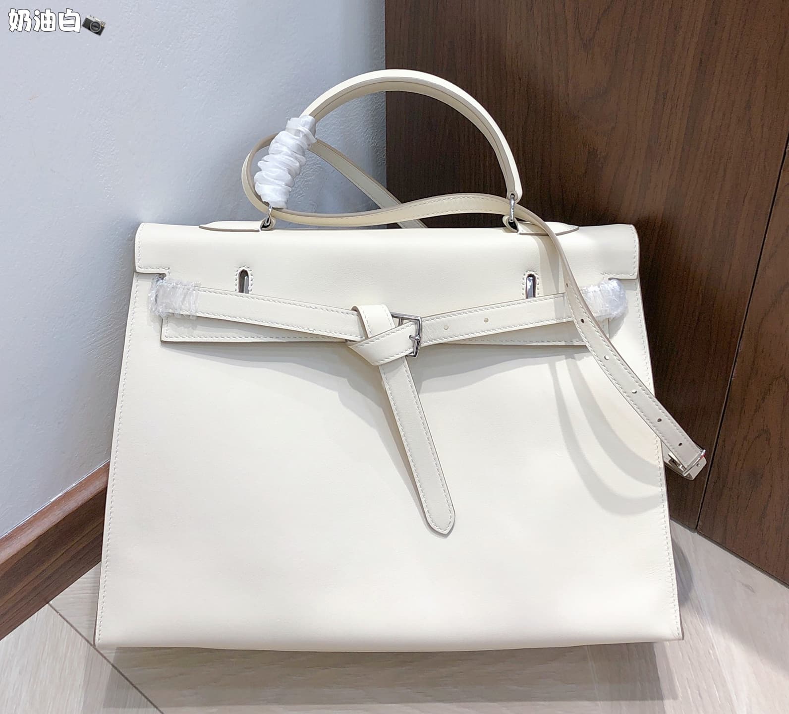 Hermes White Accessory