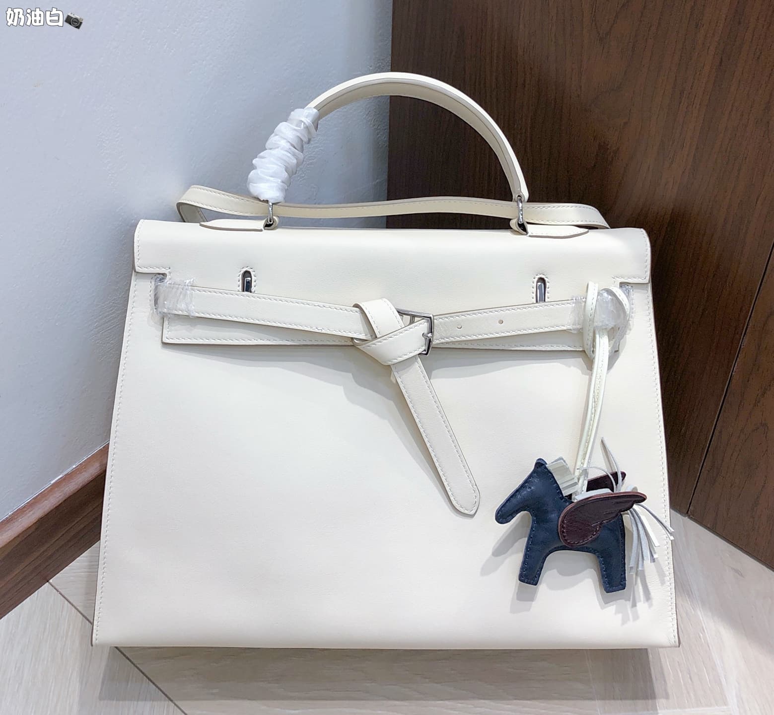 Hermes White Product
