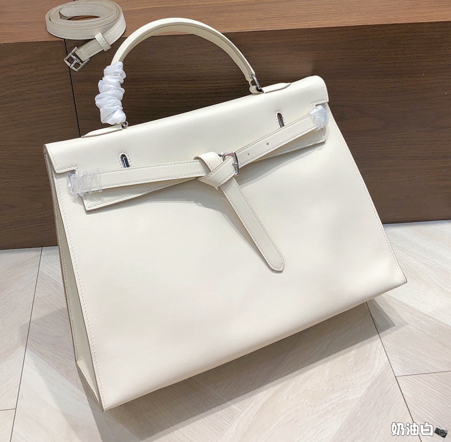 Hermes White Product