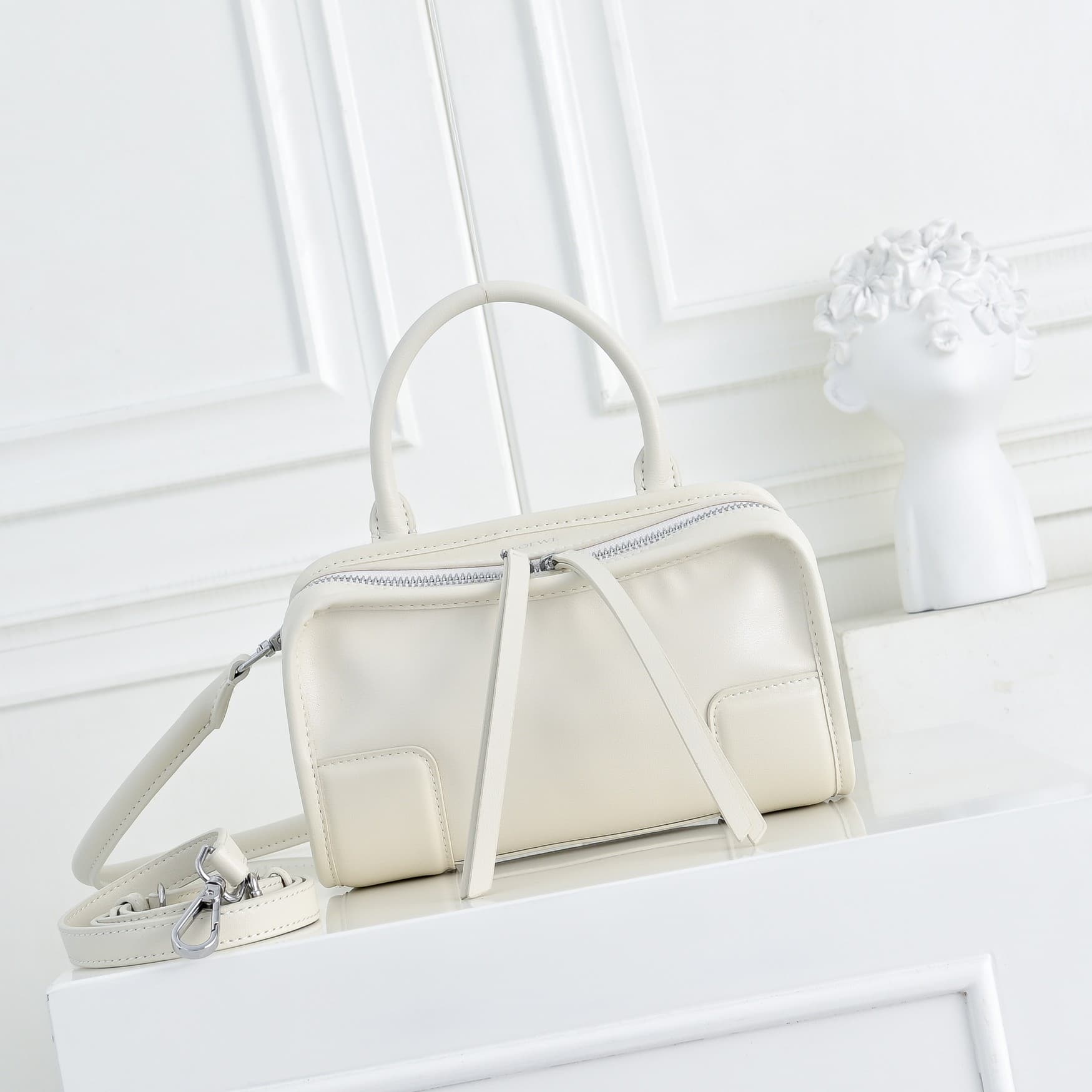 Loewe White Bag 9155