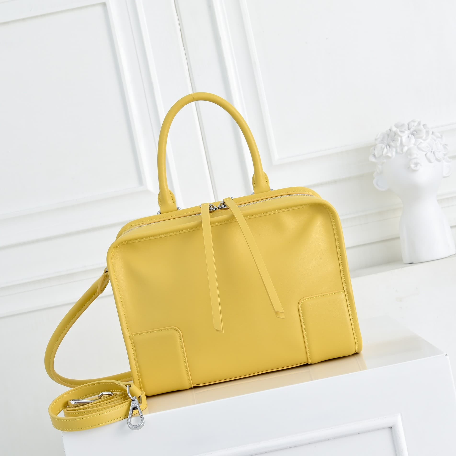 Loewe White Bag 9156