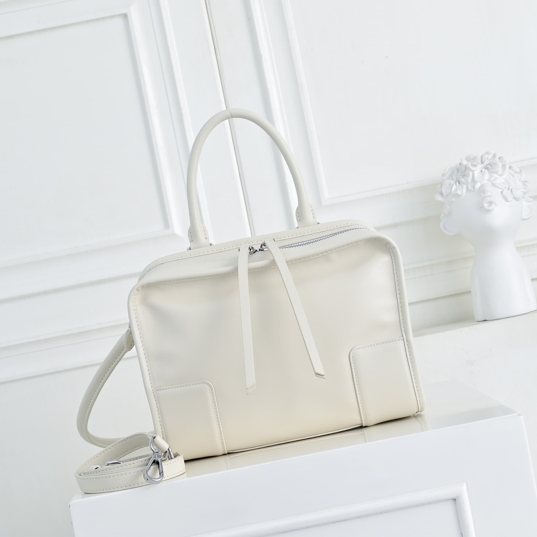 Loewe White Bag 9156