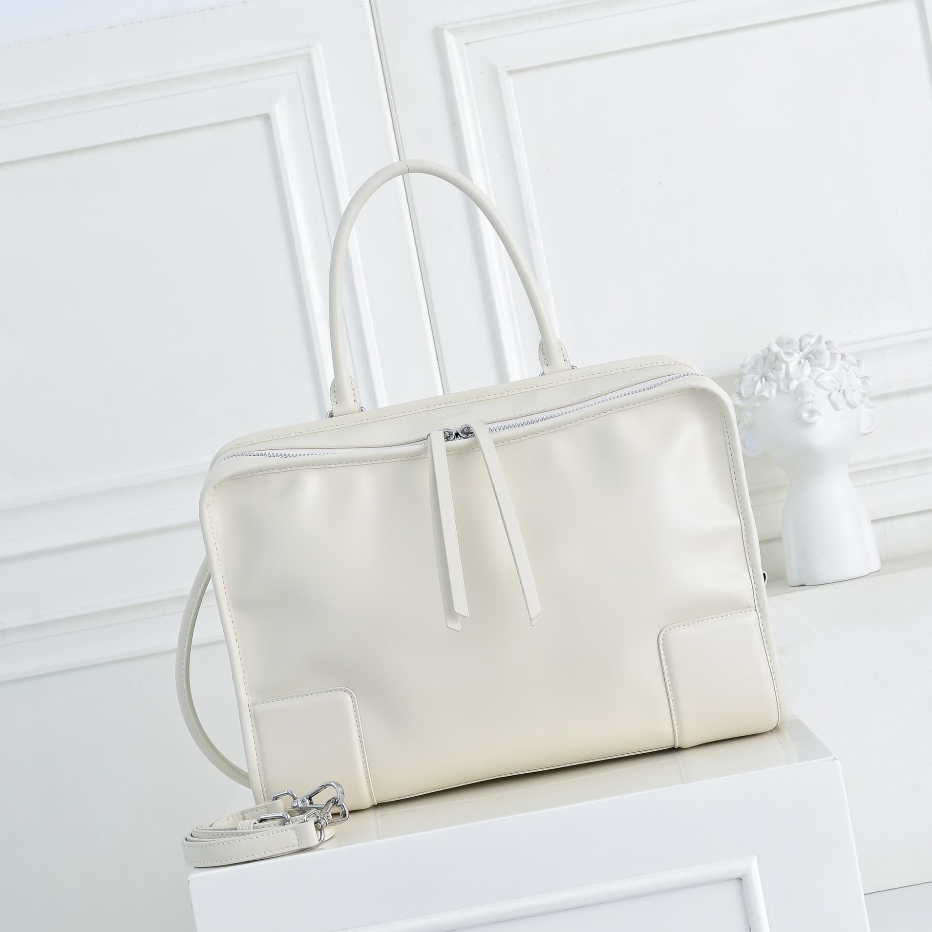 Loewe White Bag 9157