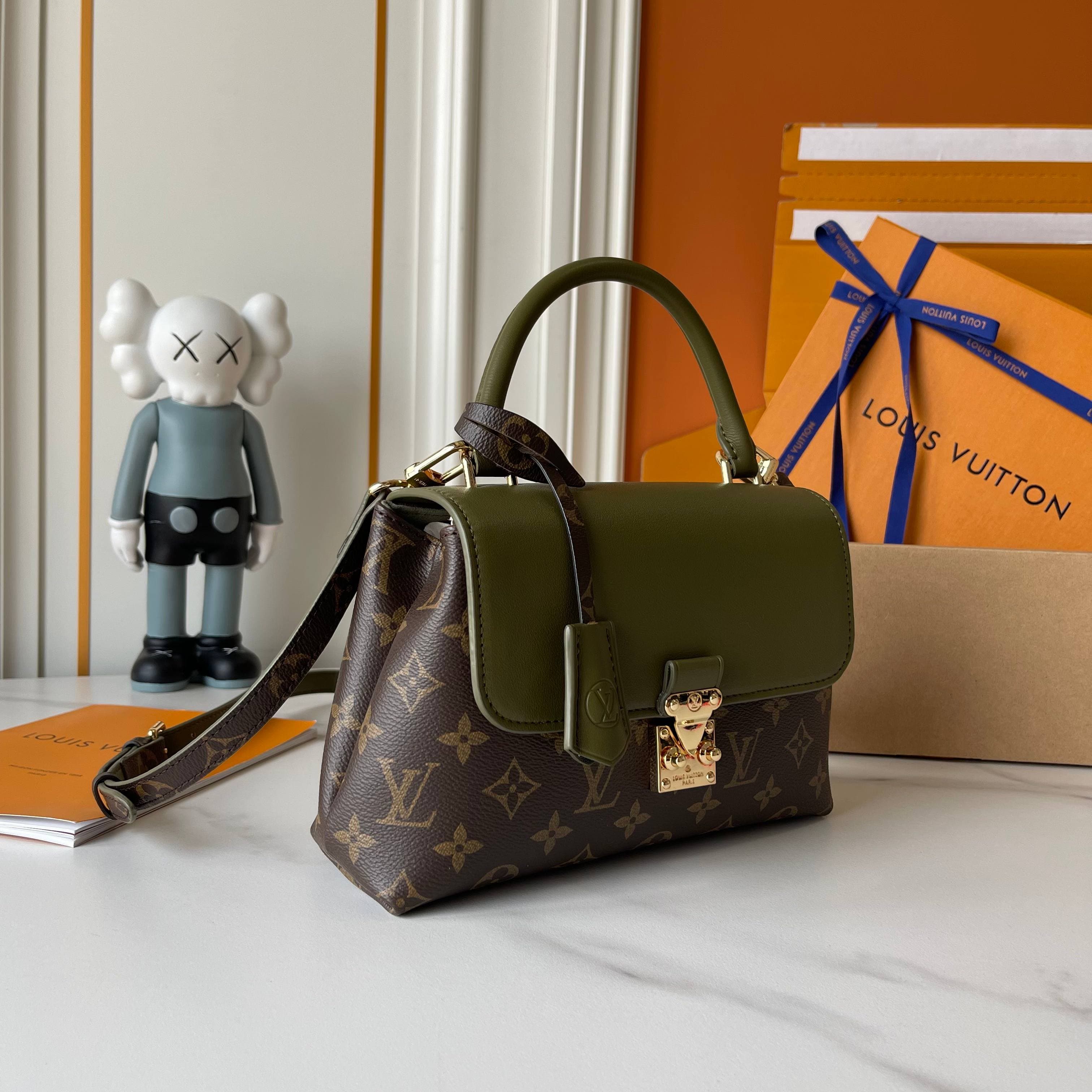 Louis Vuitton Bag M27511