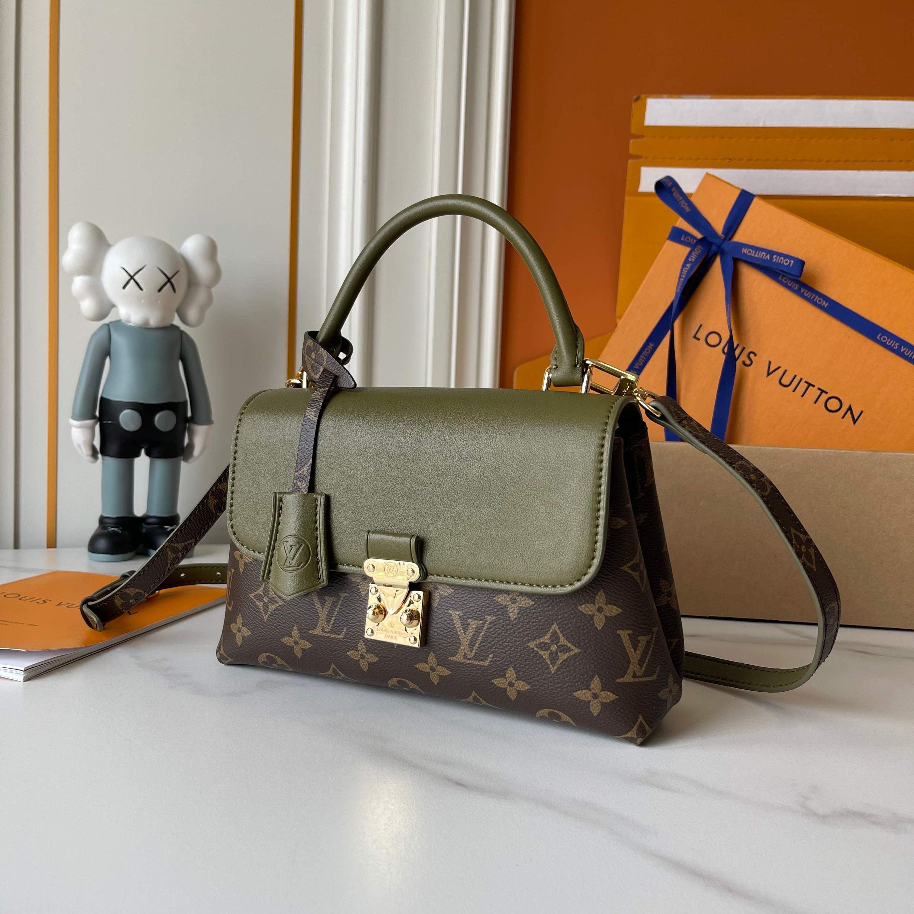 Louis Vuitton Bag M27511