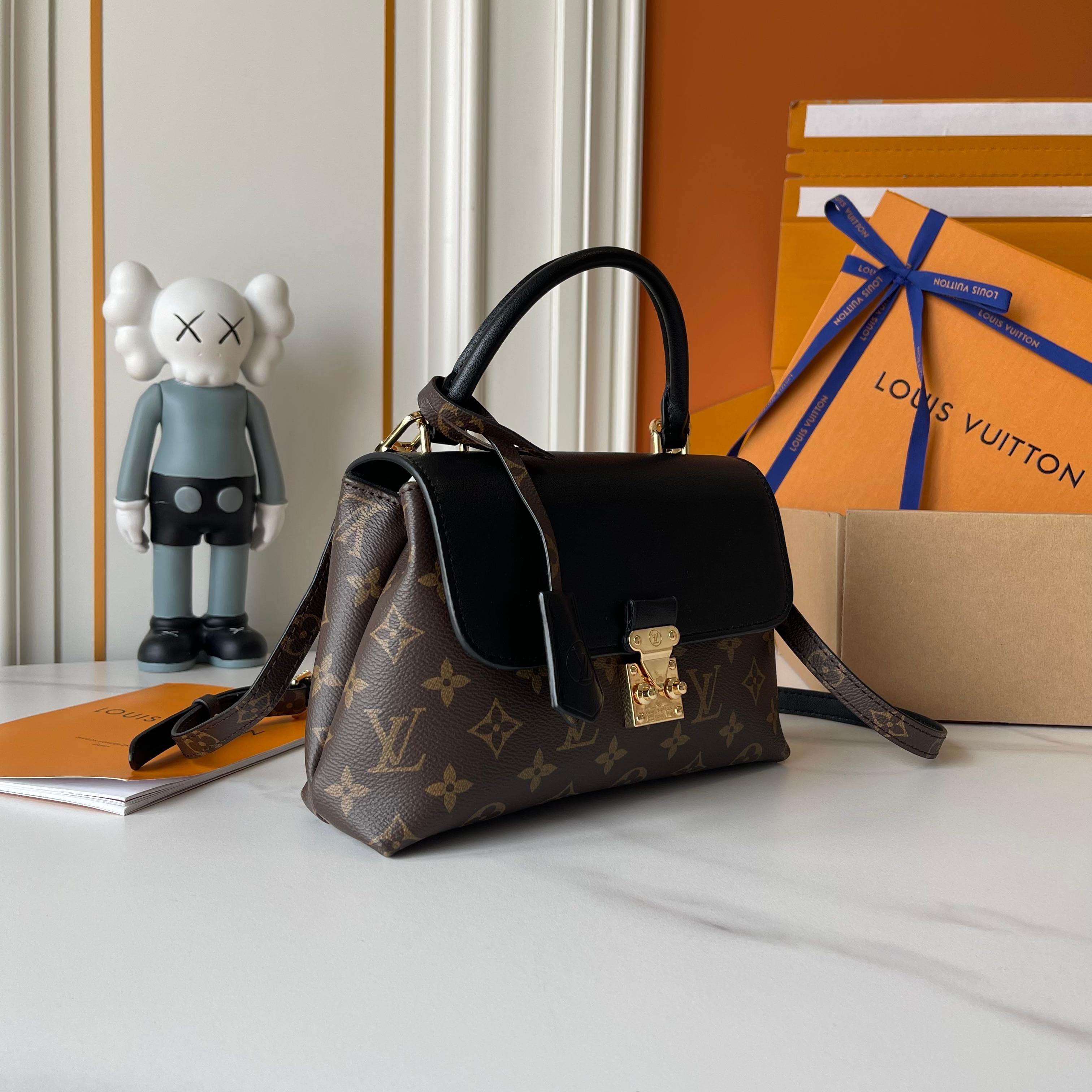 Louis Vuitton Bag M27511