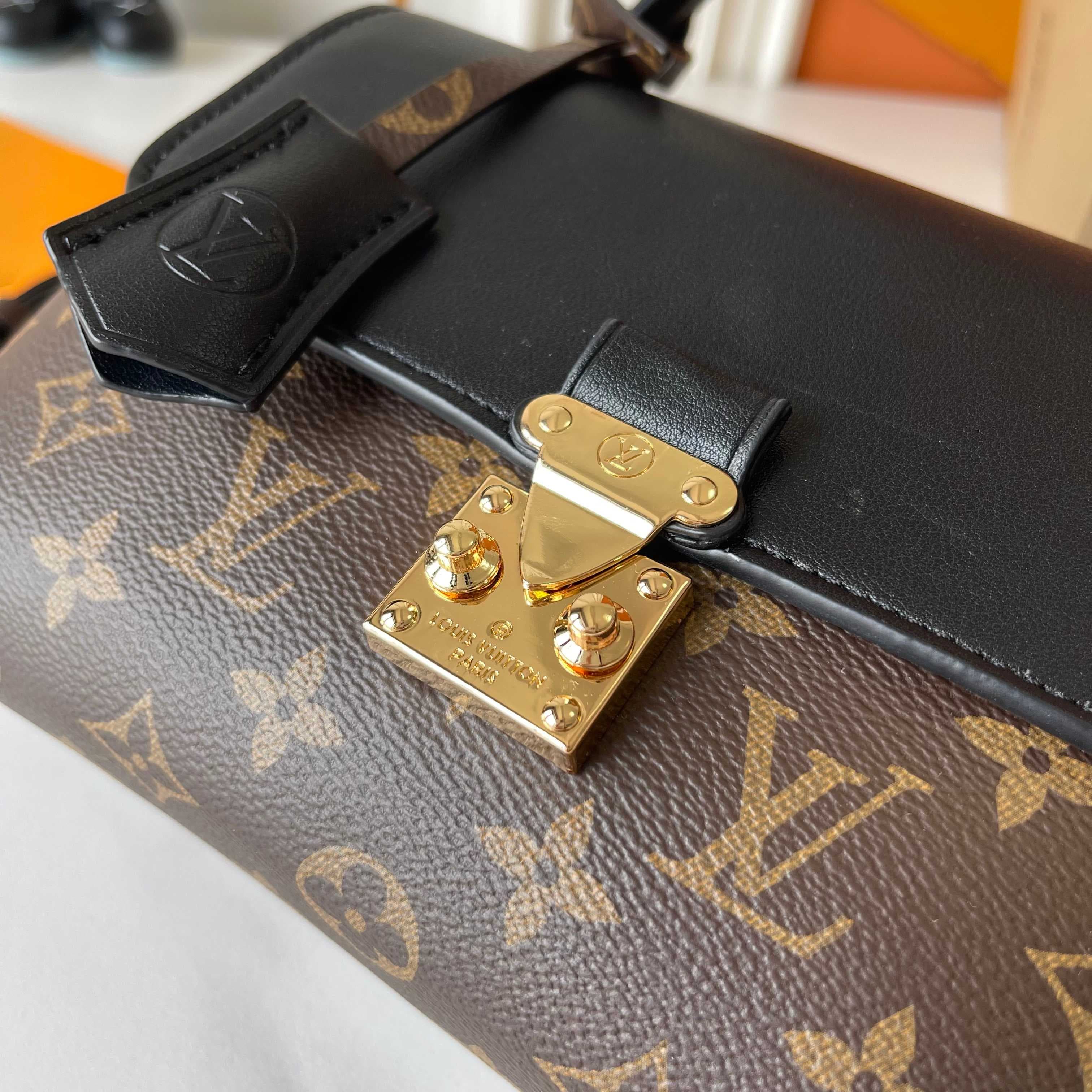 Louis Vuitton Bag M27511