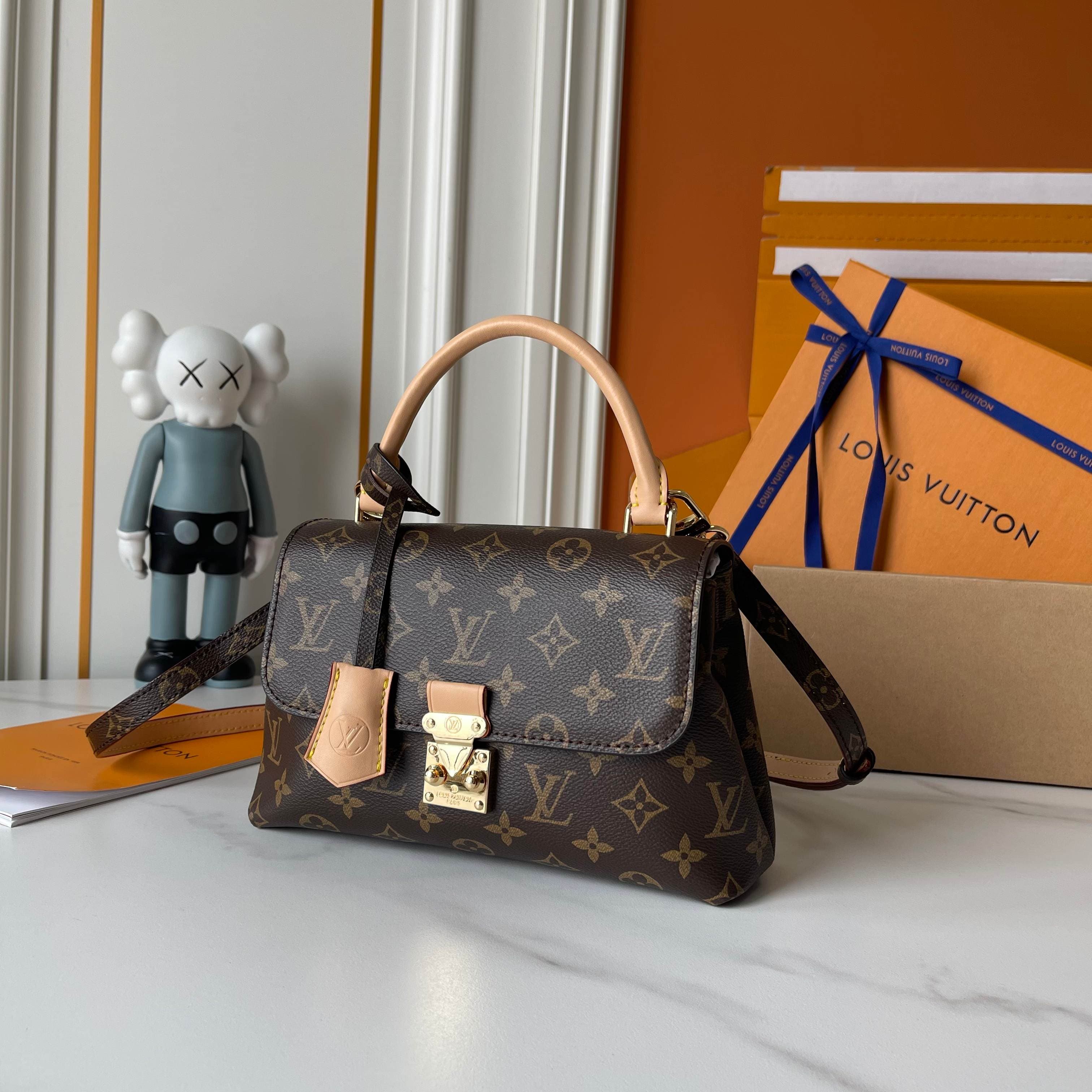 Louis Vuitton Bag M27511
