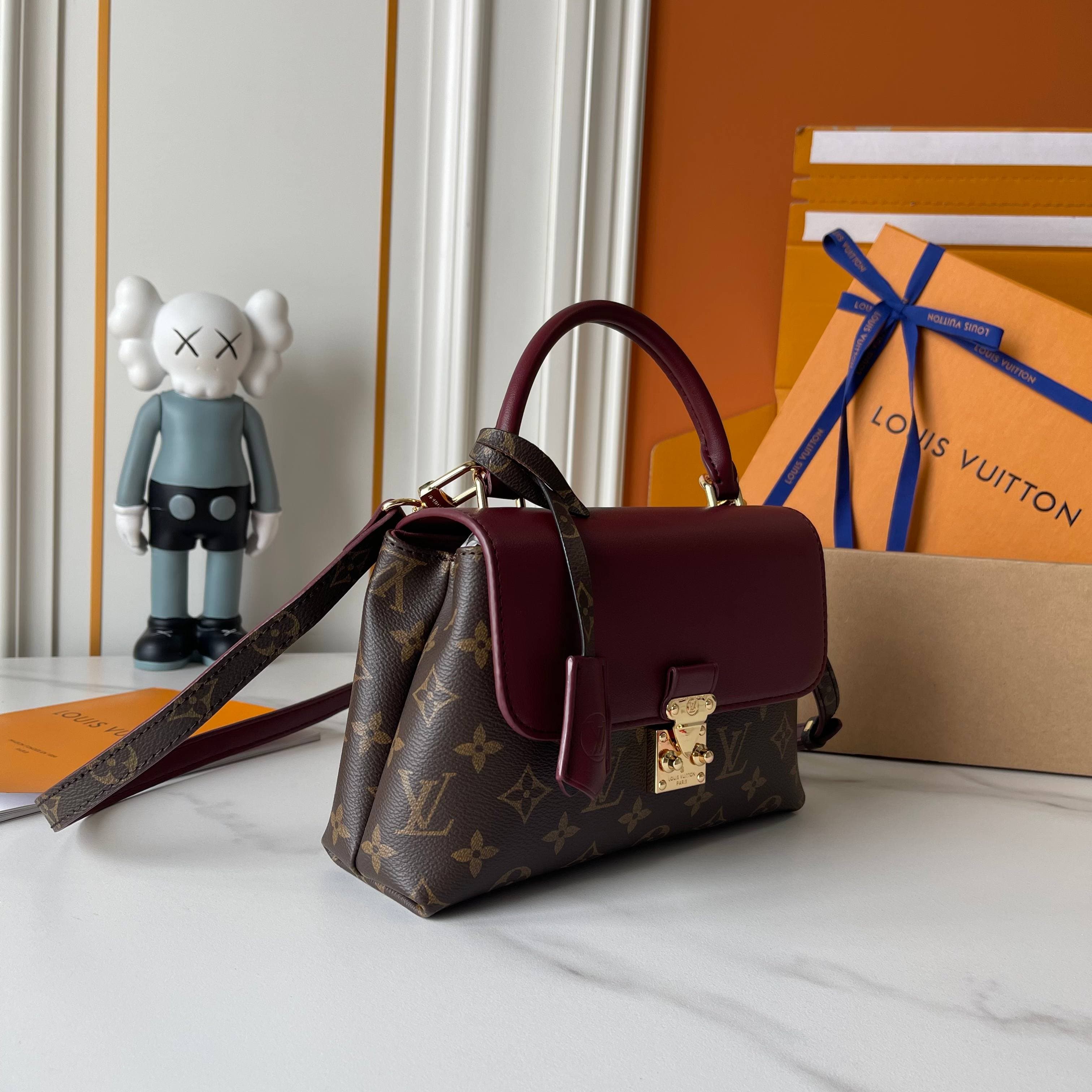 Louis Vuitton Bag M27511