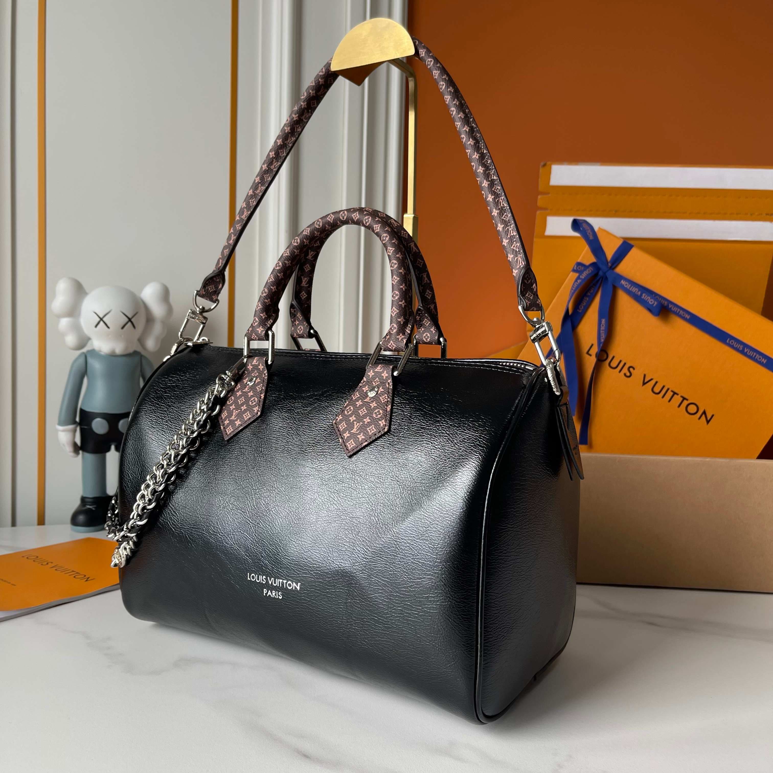 Louis Vuitton White Shoulder Bag M13344